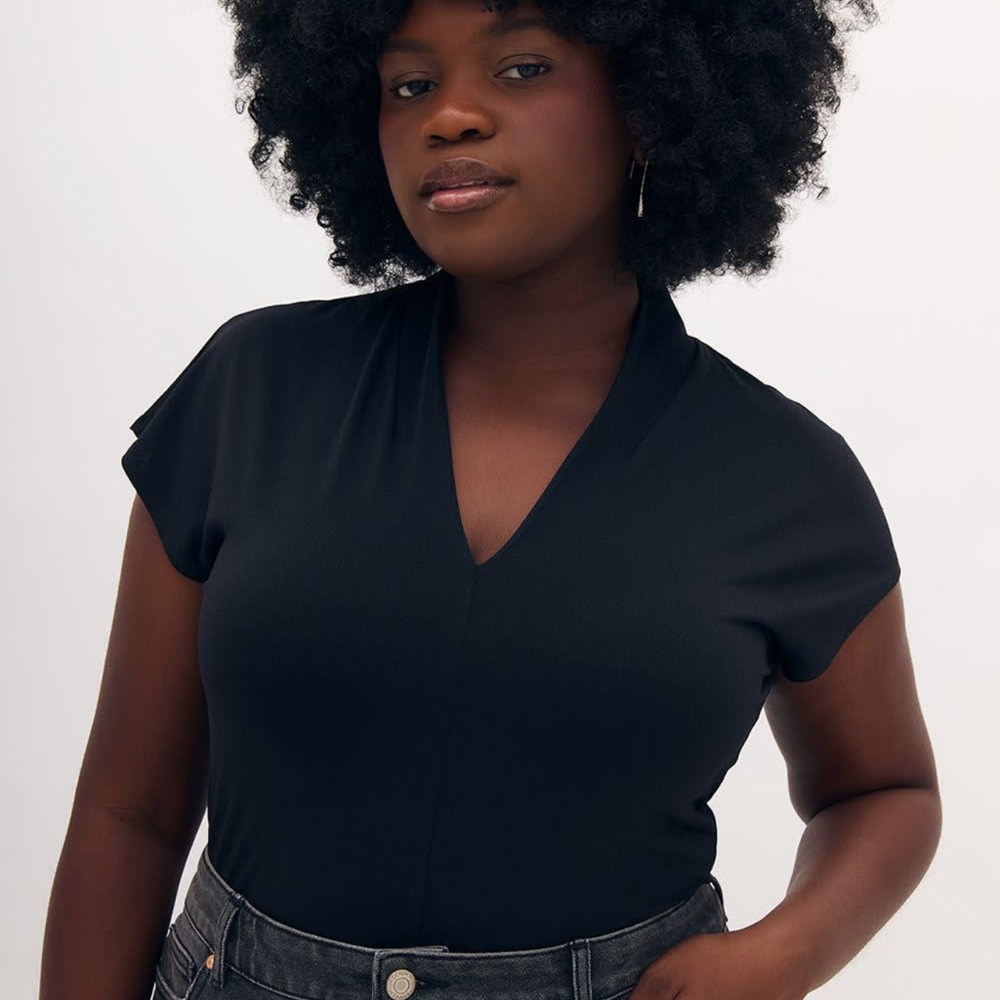 Penningtons Black Fitted Cap Sleeve Blouse. T8